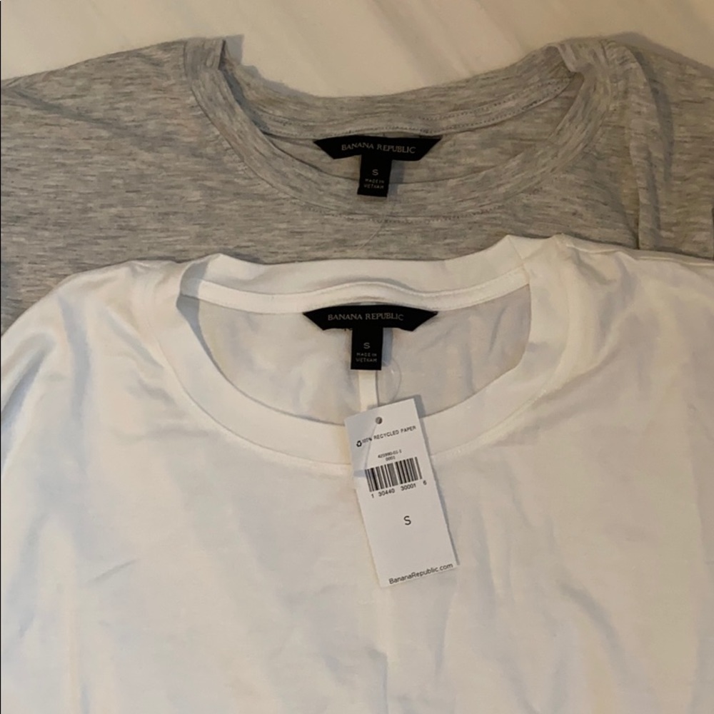 NWT (2) Banana Republic t-shirts